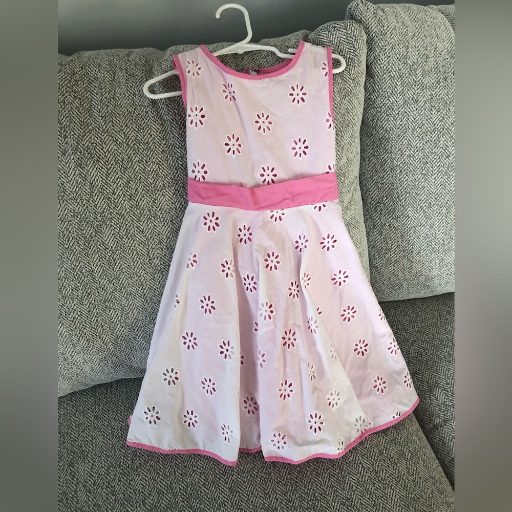 Size 6 white and pink sleeveless dress with tie bow the fabric is beautiful!